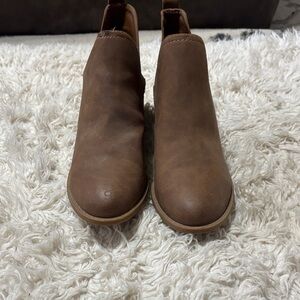 Universal Thread Tan Ankle Booties